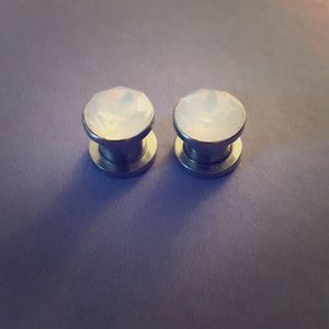 Size 0, Opalescent diamond plugs, gauges